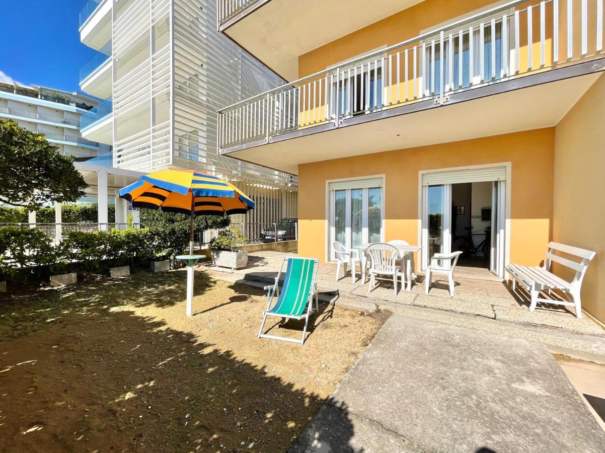 Villa Fronte Mare-Carraro Immobiliare Jesolo - Family Apartments Dış mekan fotoğraf