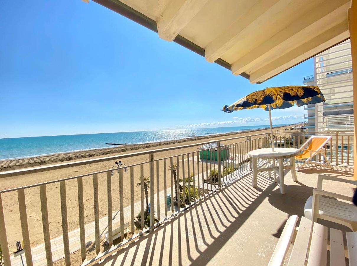 Villa Fronte Mare-Carraro Immobiliare Jesolo - Family Apartments Dış mekan fotoğraf