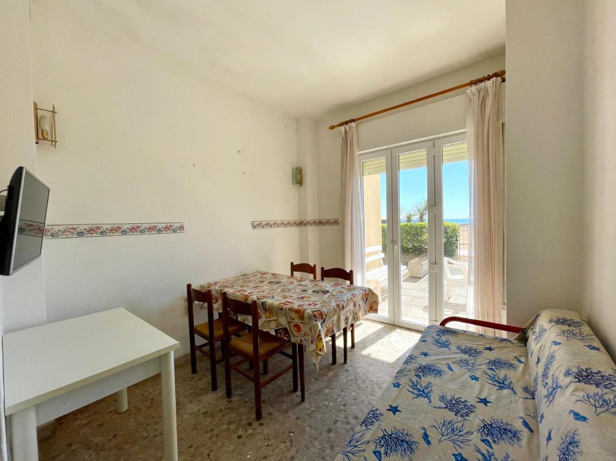 Villa Fronte Mare-Carraro Immobiliare Jesolo - Family Apartments Dış mekan fotoğraf