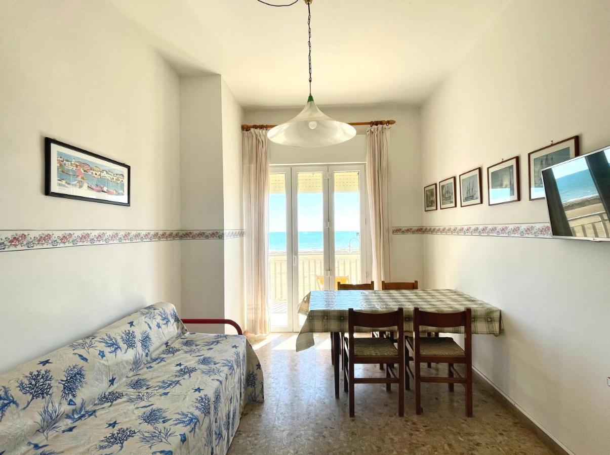 Villa Fronte Mare-Carraro Immobiliare Jesolo - Family Apartments Dış mekan fotoğraf
