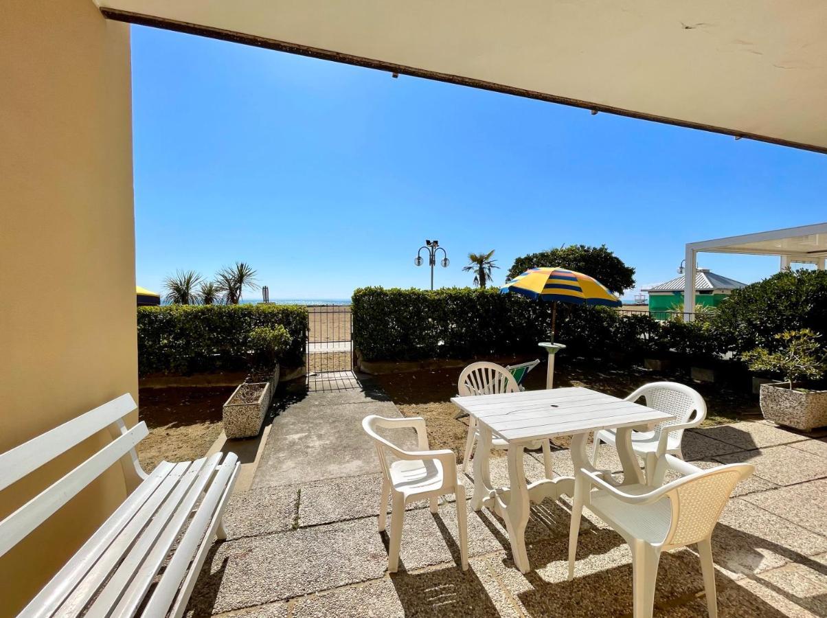 Villa Fronte Mare-Carraro Immobiliare Jesolo - Family Apartments Dış mekan fotoğraf