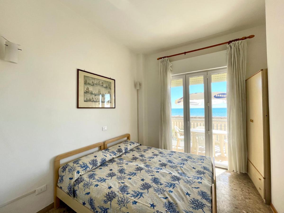 Villa Fronte Mare-Carraro Immobiliare Jesolo - Family Apartments Dış mekan fotoğraf