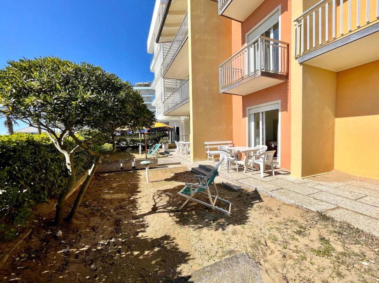 Villa Fronte Mare-Carraro Immobiliare Jesolo - Family Apartments Dış mekan fotoğraf