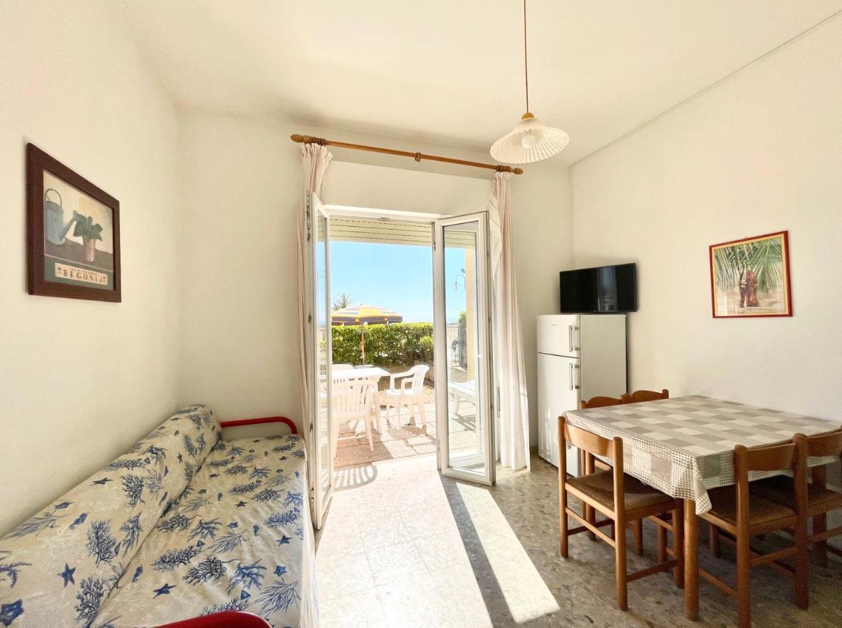 Villa Fronte Mare-Carraro Immobiliare Jesolo - Family Apartments Dış mekan fotoğraf