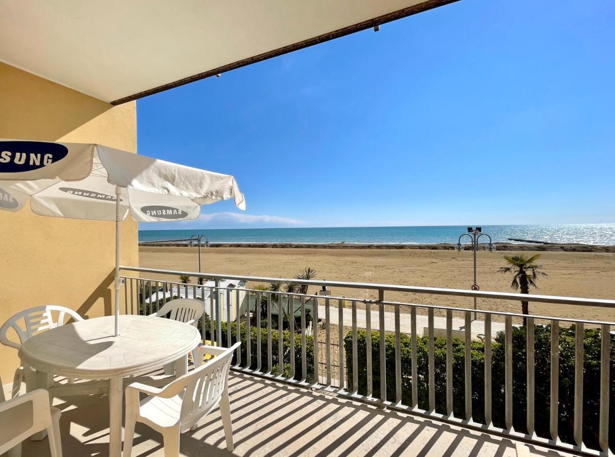 Villa Fronte Mare-Carraro Immobiliare Jesolo - Family Apartments Dış mekan fotoğraf