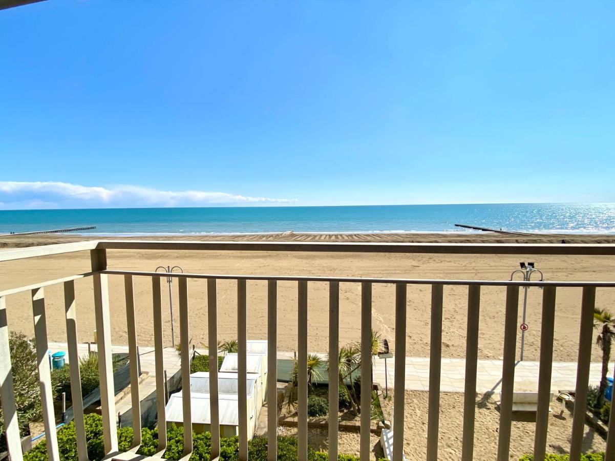 Villa Fronte Mare-Carraro Immobiliare Jesolo - Family Apartments Dış mekan fotoğraf