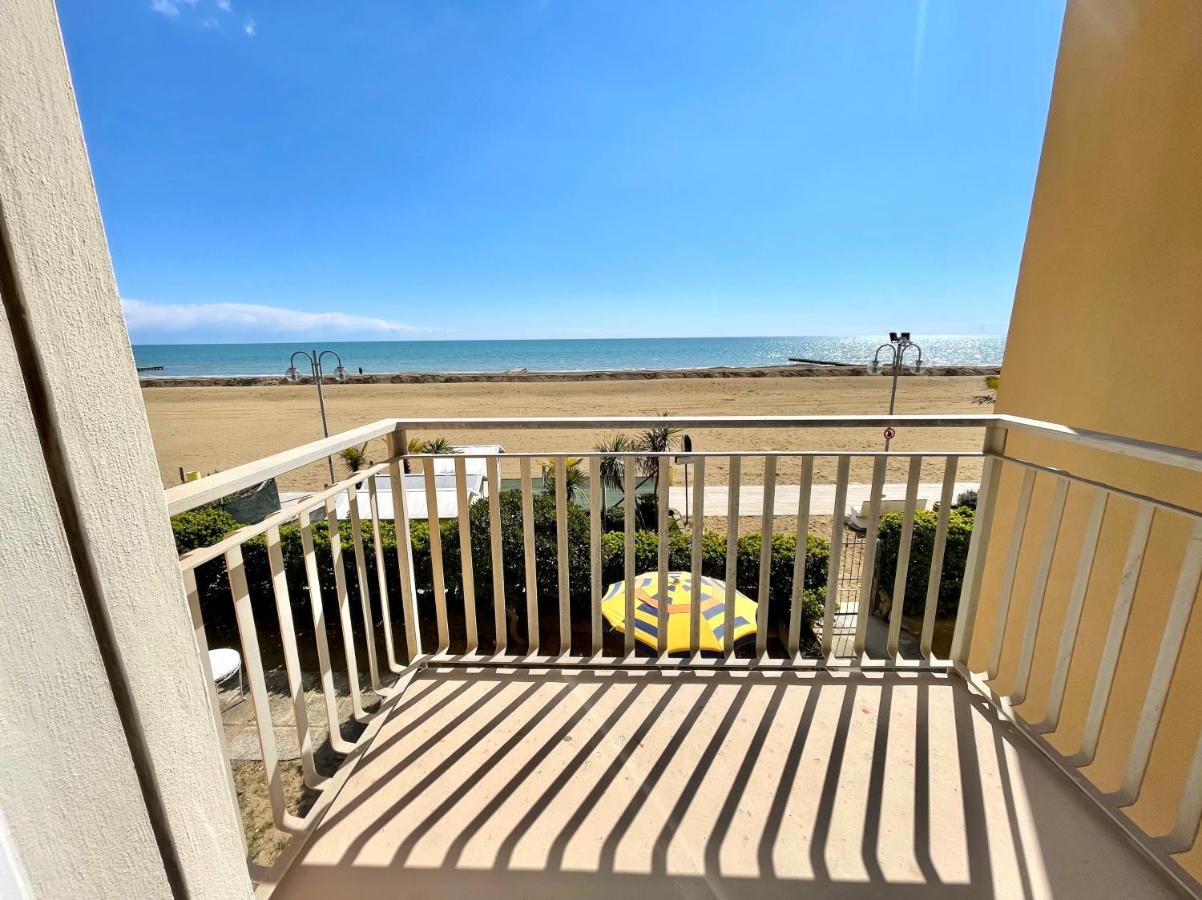 Villa Fronte Mare-Carraro Immobiliare Jesolo - Family Apartments Dış mekan fotoğraf