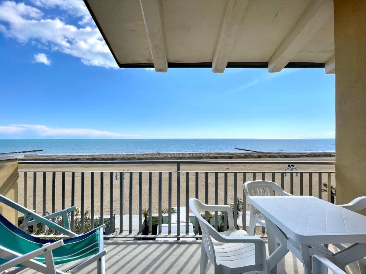 Villa Fronte Mare-Carraro Immobiliare Jesolo - Family Apartments Dış mekan fotoğraf